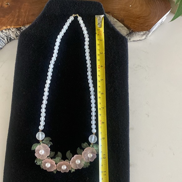 VTG acrylic/plastic flower necklace FINAL PRICE DROP - Picture 5 of 5